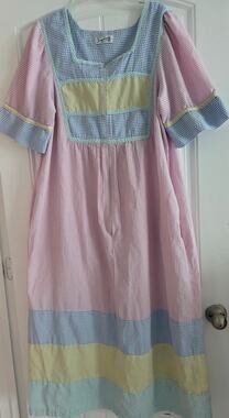 Vtg 80s Styled by Saybury Pastel Stripe Seersucker Lounger Muumuu Dress Pockets
